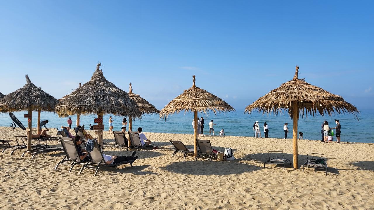 서피비치에서 처음 서핑을 타봤어요.